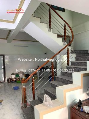 Cầu thang inox tay vịn nhựa màu vân gỗ